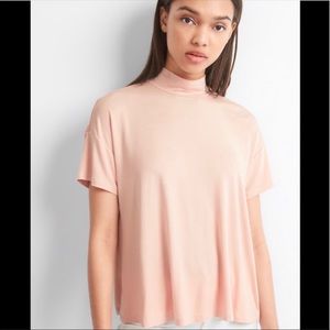 Gap Shortsleeve Mockneck Tee